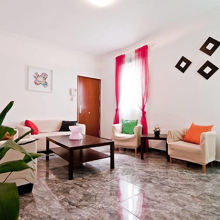 Apartamentos Aqui Me Quedo Madrid Exterior photo
